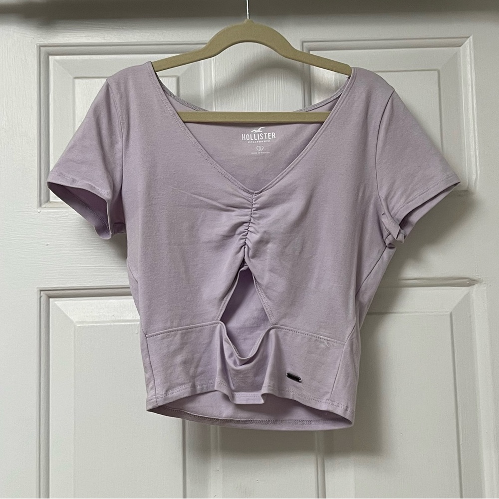 Hollister Cropped Light Purple T-Shirt with Cut-out